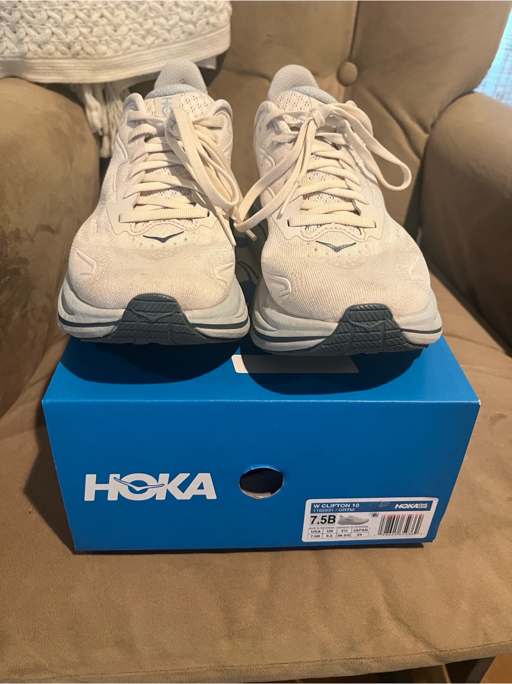 Light Blue/White 7.5 Clifton 10 Hoka Women’s Shoes